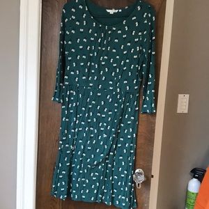 boden stretchy green dress with classic print
